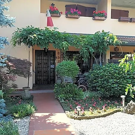 L'isola Di Casa Bed & Breakfast 3*